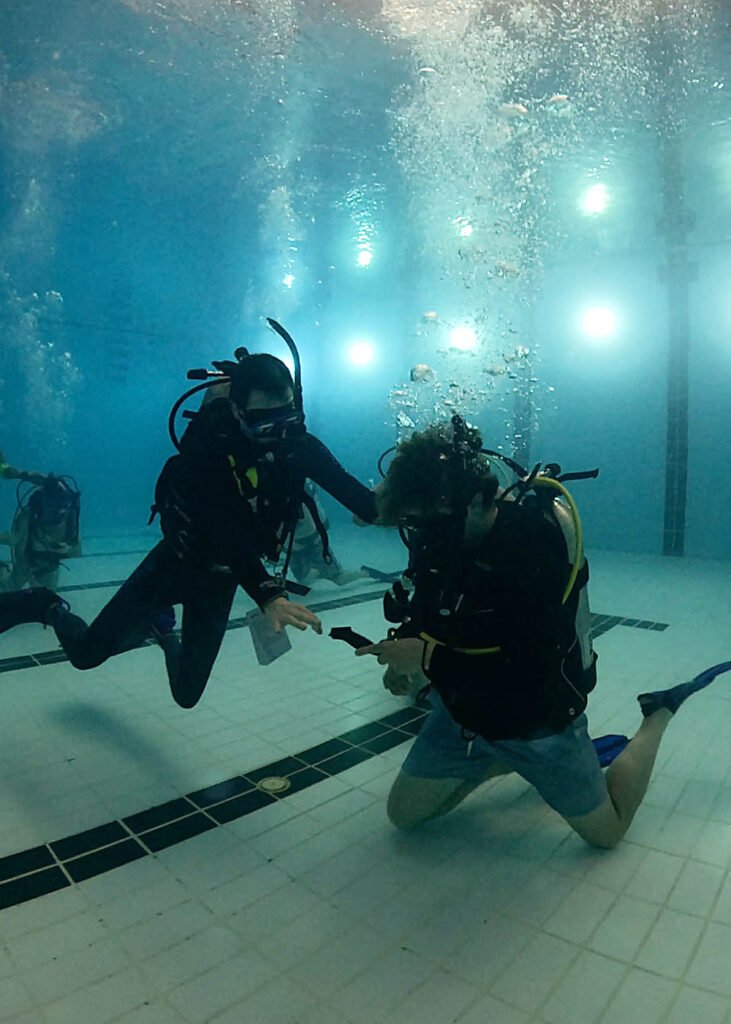 Vancouver Divemaster course, instructor helps divemaster candidate